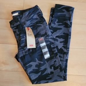 NWT* Levi 711 Skinny Ankle, Black Camo